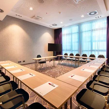 Leonardo Center 4*