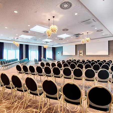 מלון Leonardo Center וולפסבורג