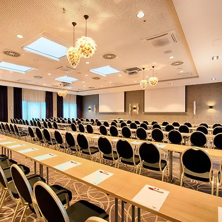 Leonardo Center Отель