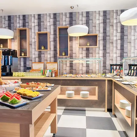 Отель Leonardo Center 4*