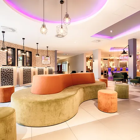 Leonardo Center מלון