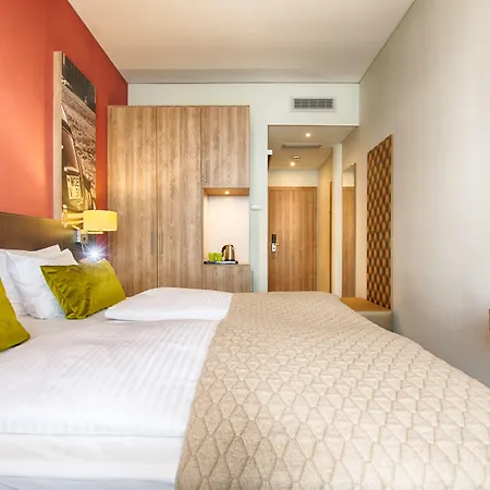 Leonardo Center 4*