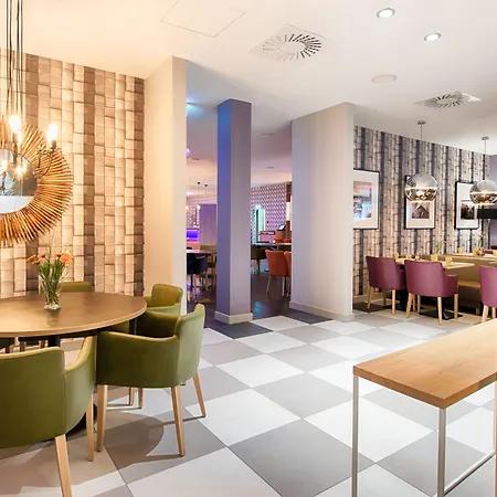 מלון Leonardo Center 4*