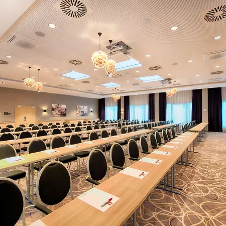 מלון Leonardo Center 4*