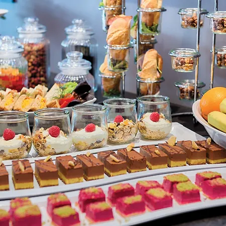 מלון Leonardo Center 4*