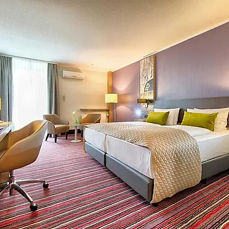 Leonardo Center 4*
