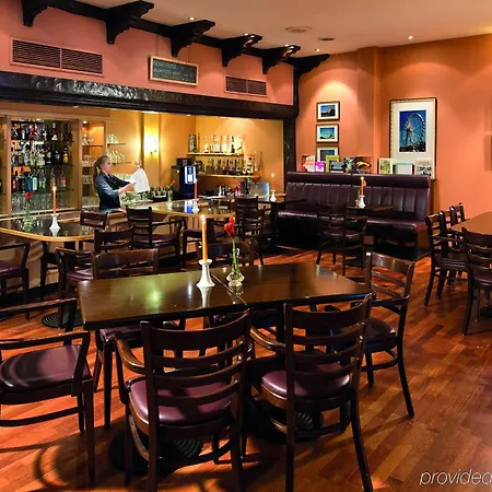 Leonardo Center מלון